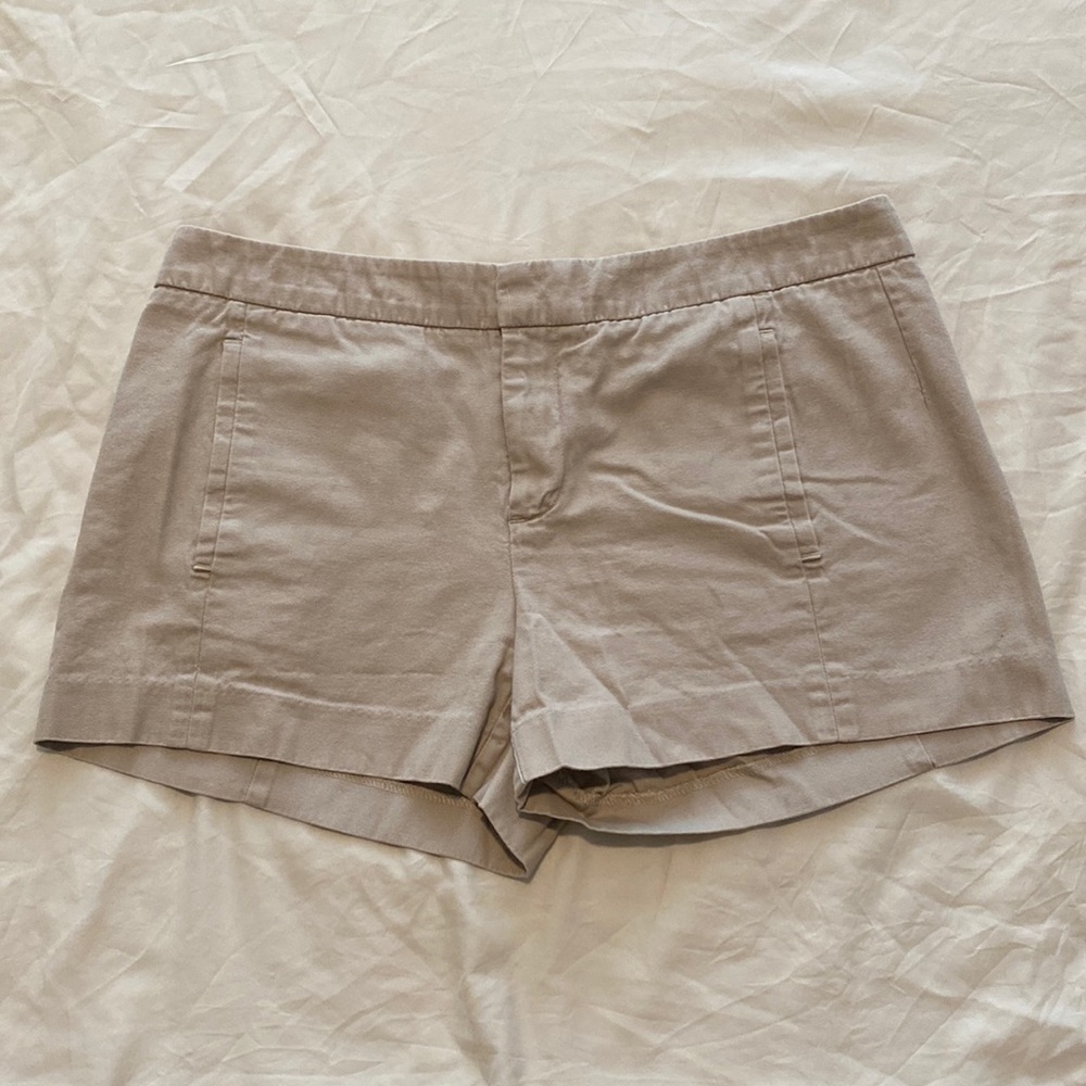 The Gap Khaki shorts. size 6 with pockets - Picture 1 of 5